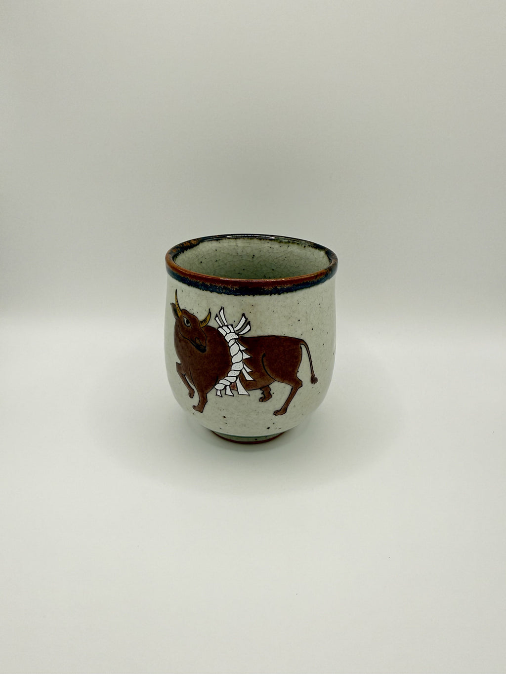 Kutani Ware Teacup – Ox and Sacred Rope Design九谷焼 牛と注連縄文様 湯呑み