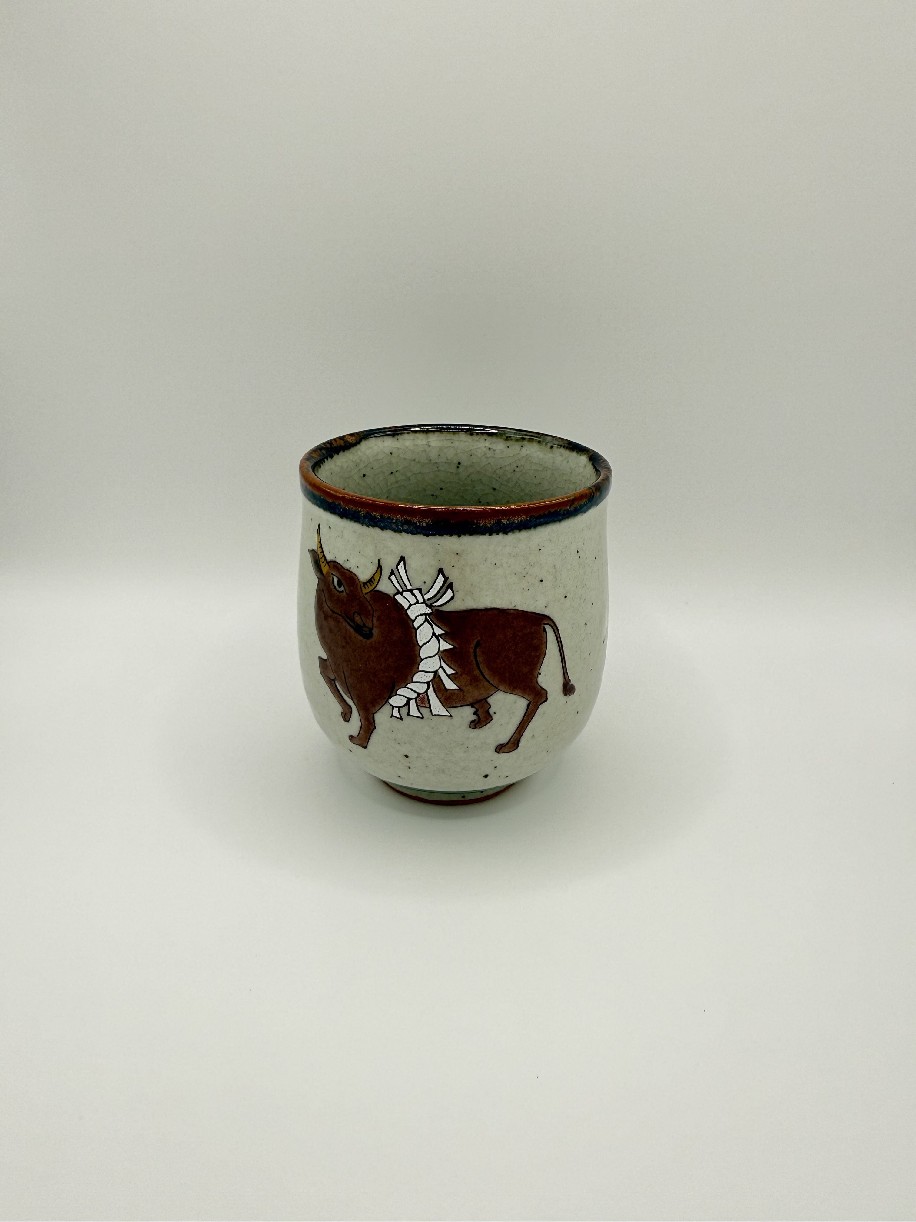 Kutani Ware Teacup – Ox and Sacred Rope Design九谷焼 牛と注連縄文様 湯呑み
