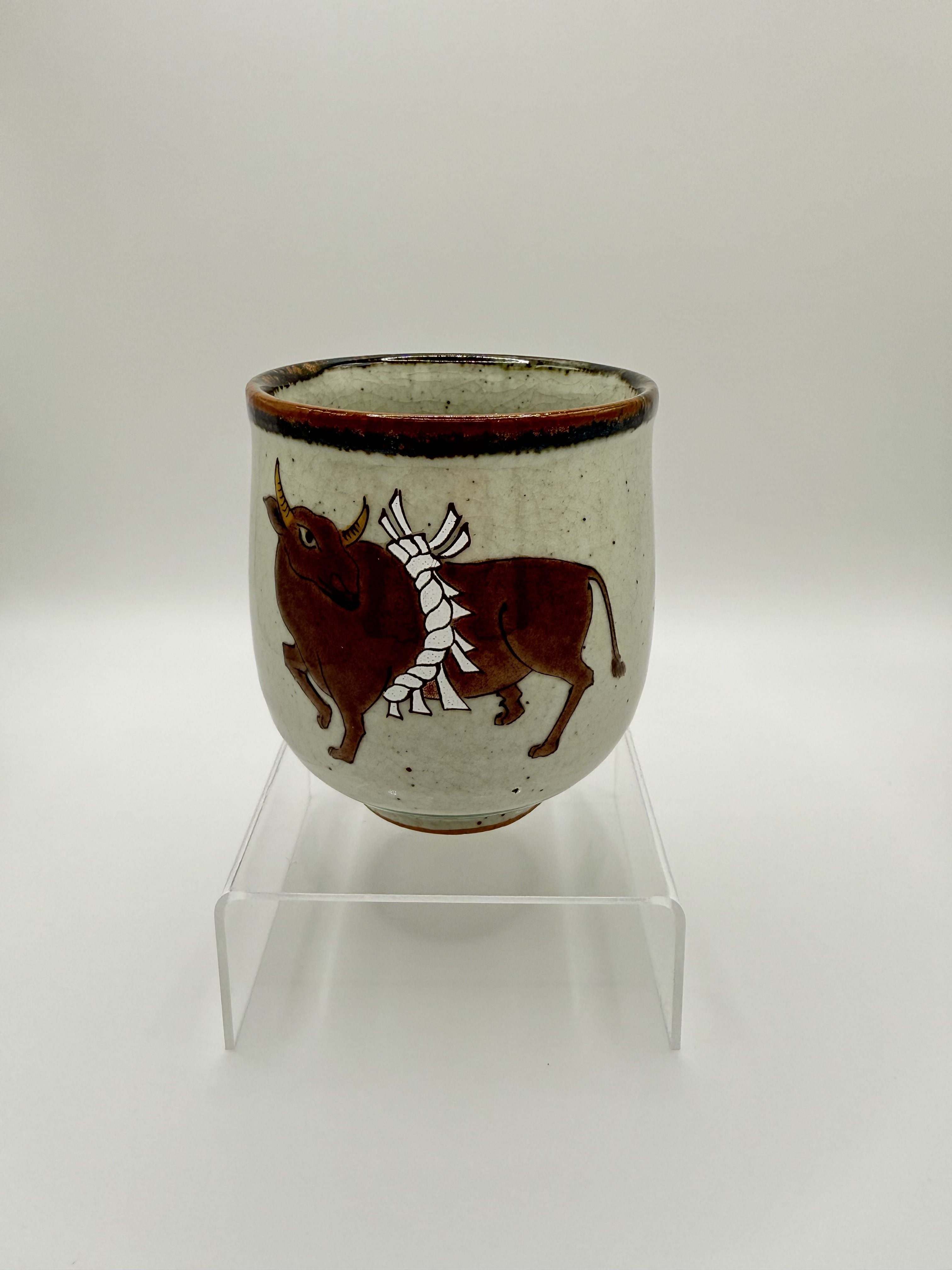 Kutani Ware Teacup – Ox and Sacred Rope Design九谷焼 牛と注連縄文様 湯呑み
