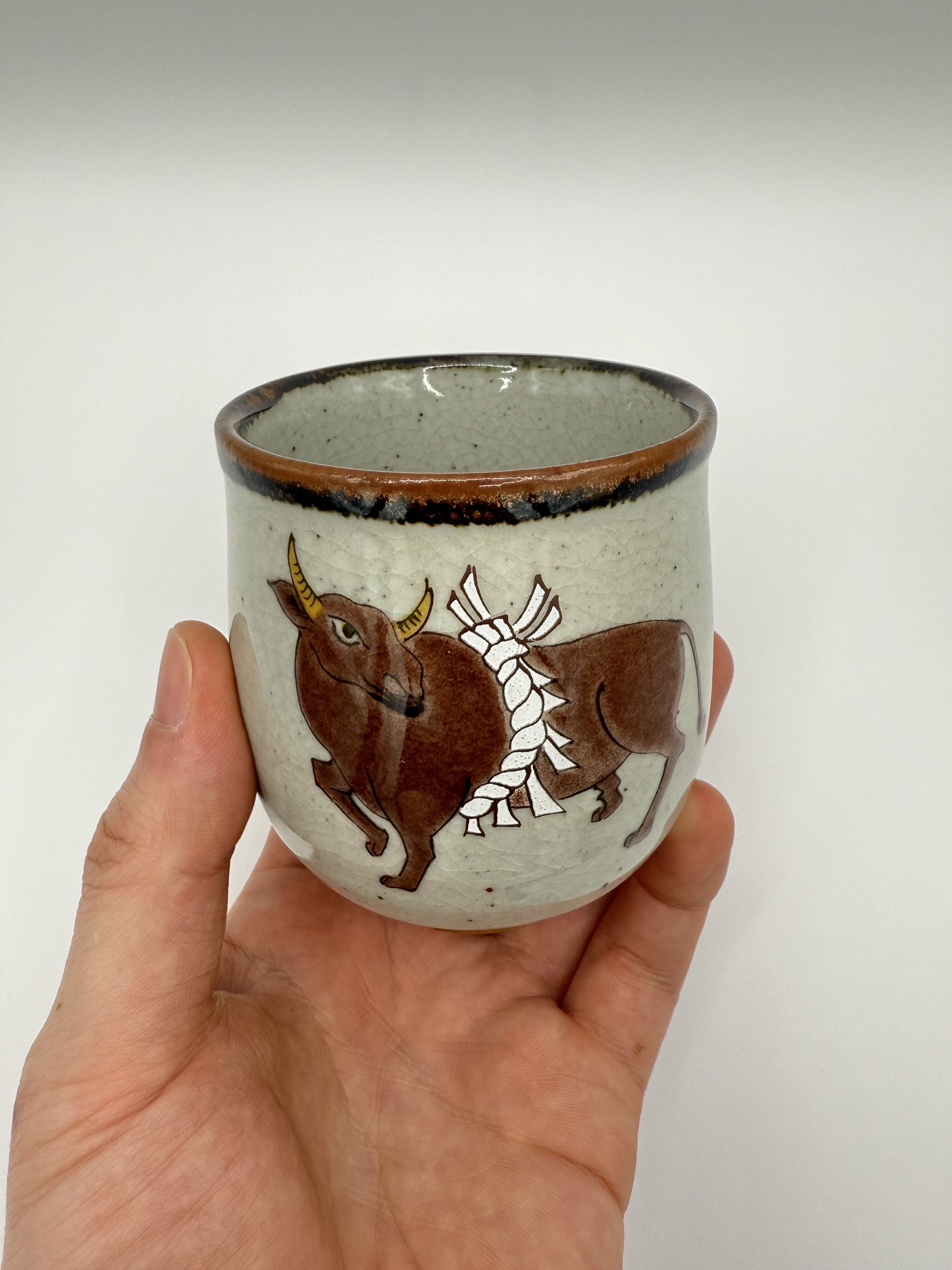Kutani Ware Teacup – Ox and Sacred Rope Design九谷焼 牛と注連縄文様 湯呑み