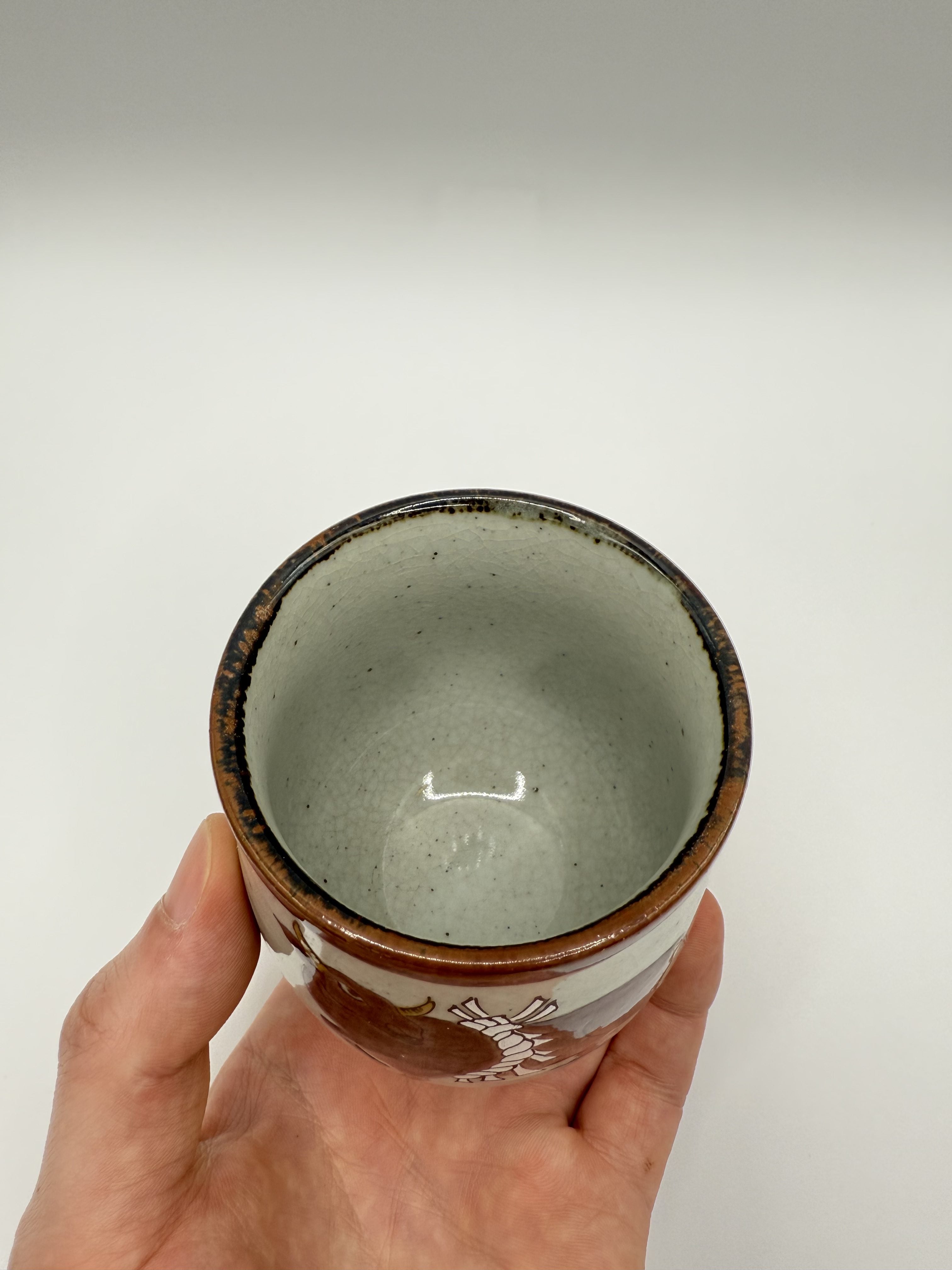 Kutani Ware Teacup – Ox and Sacred Rope Design九谷焼 牛と注連縄文様 湯呑み