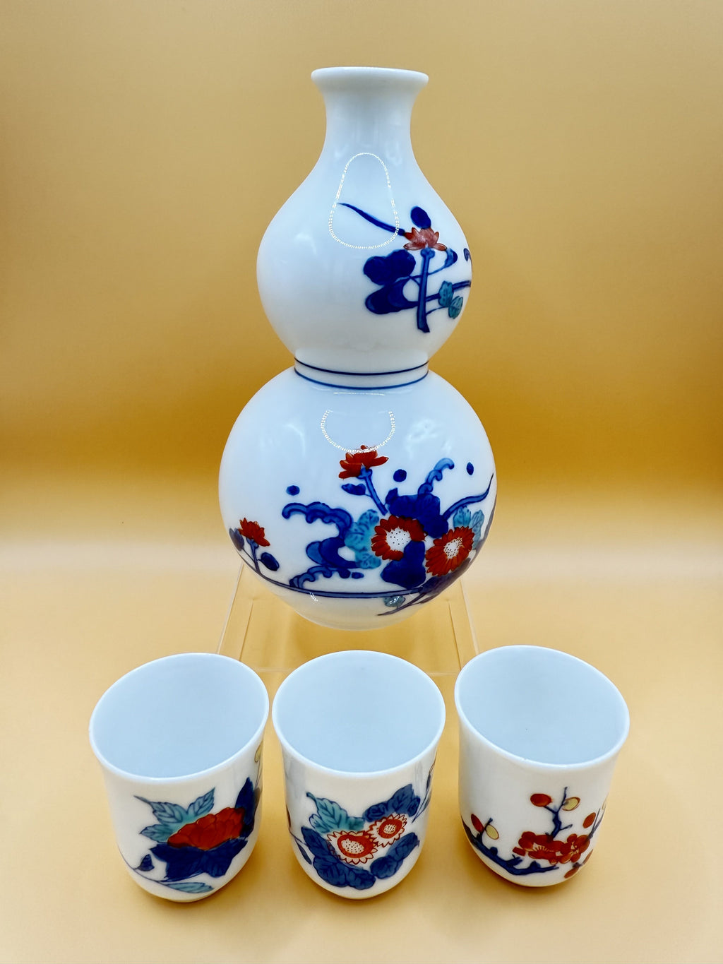 Sake jar set (with 3 cups) (NABEJIMA-YAKI) 鍋島焼き
