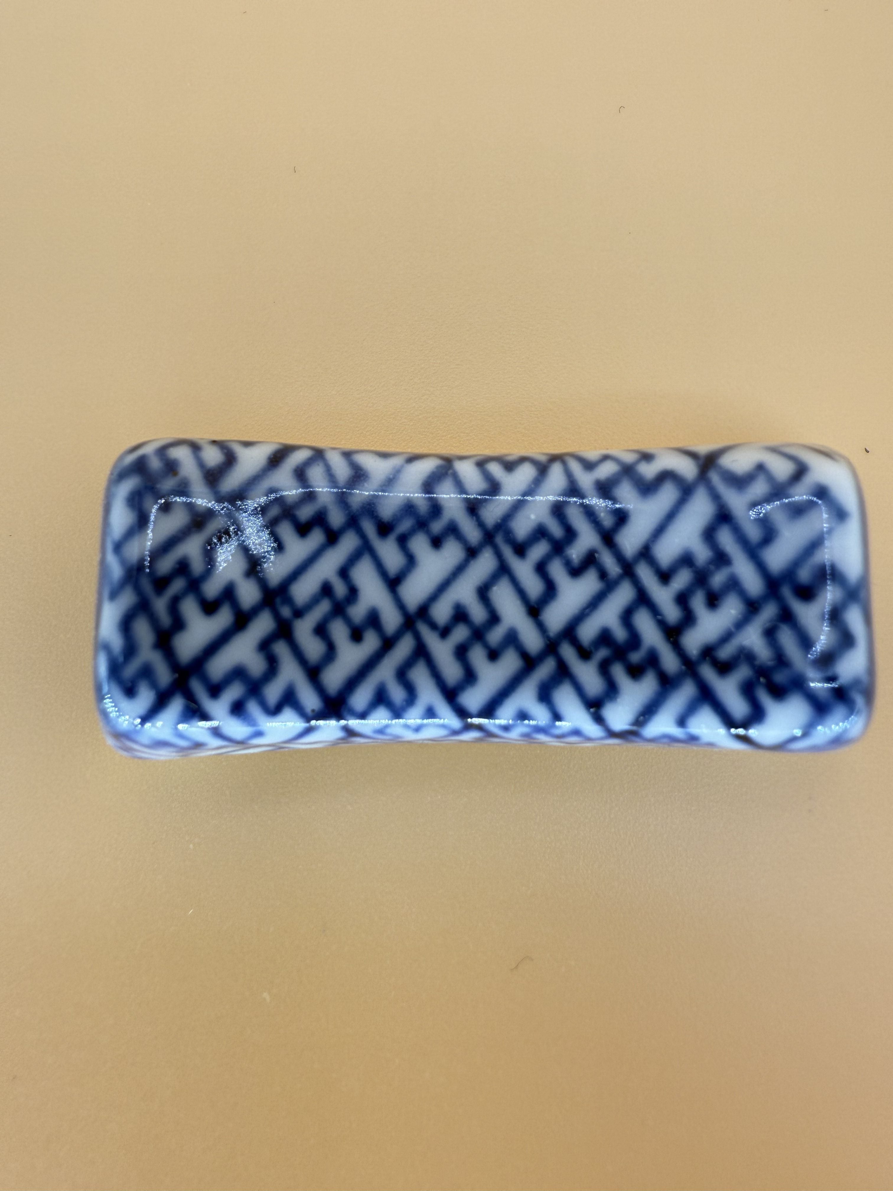 Chopsticks rest
