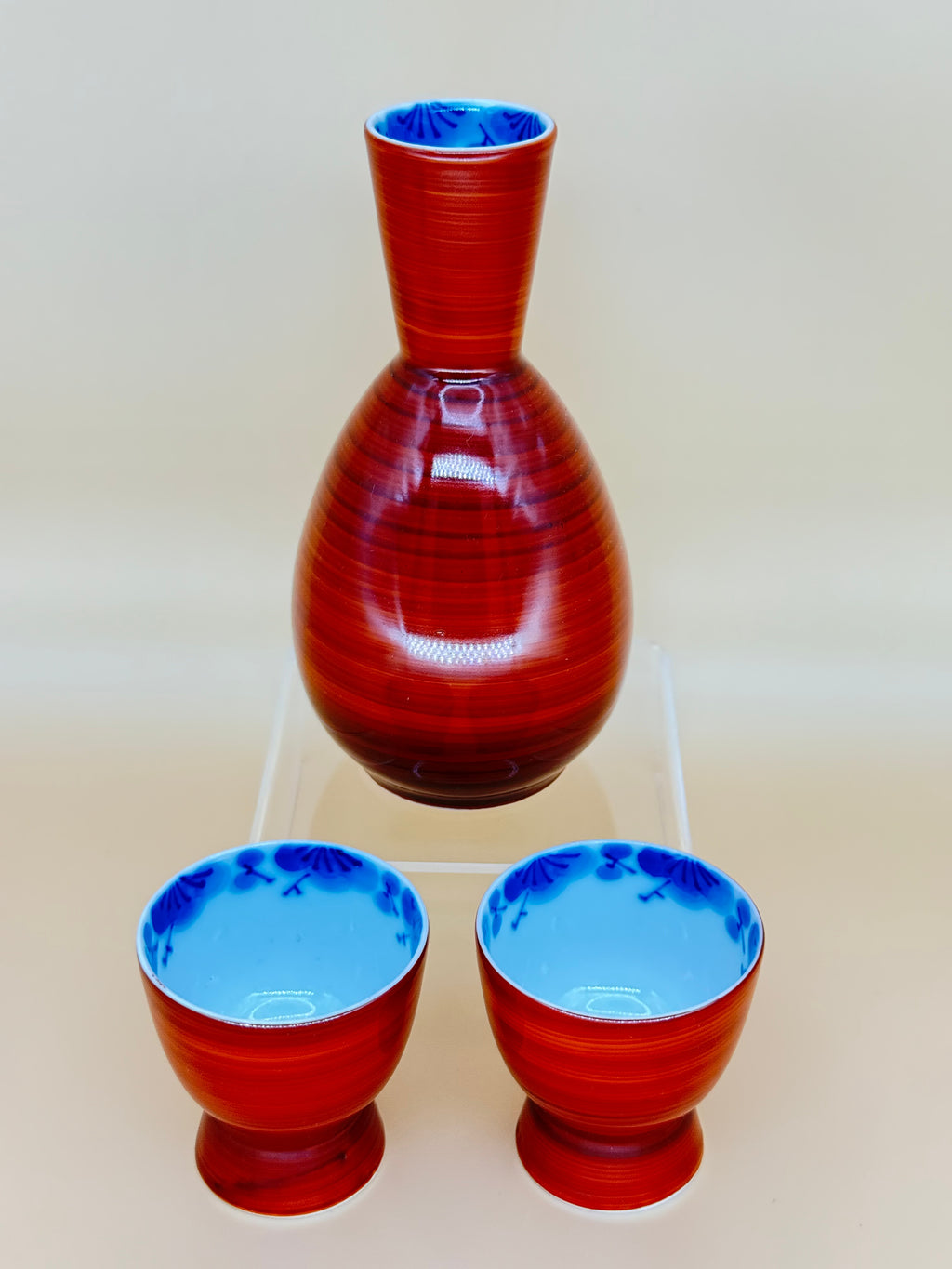 Sake jar set with 2 cups