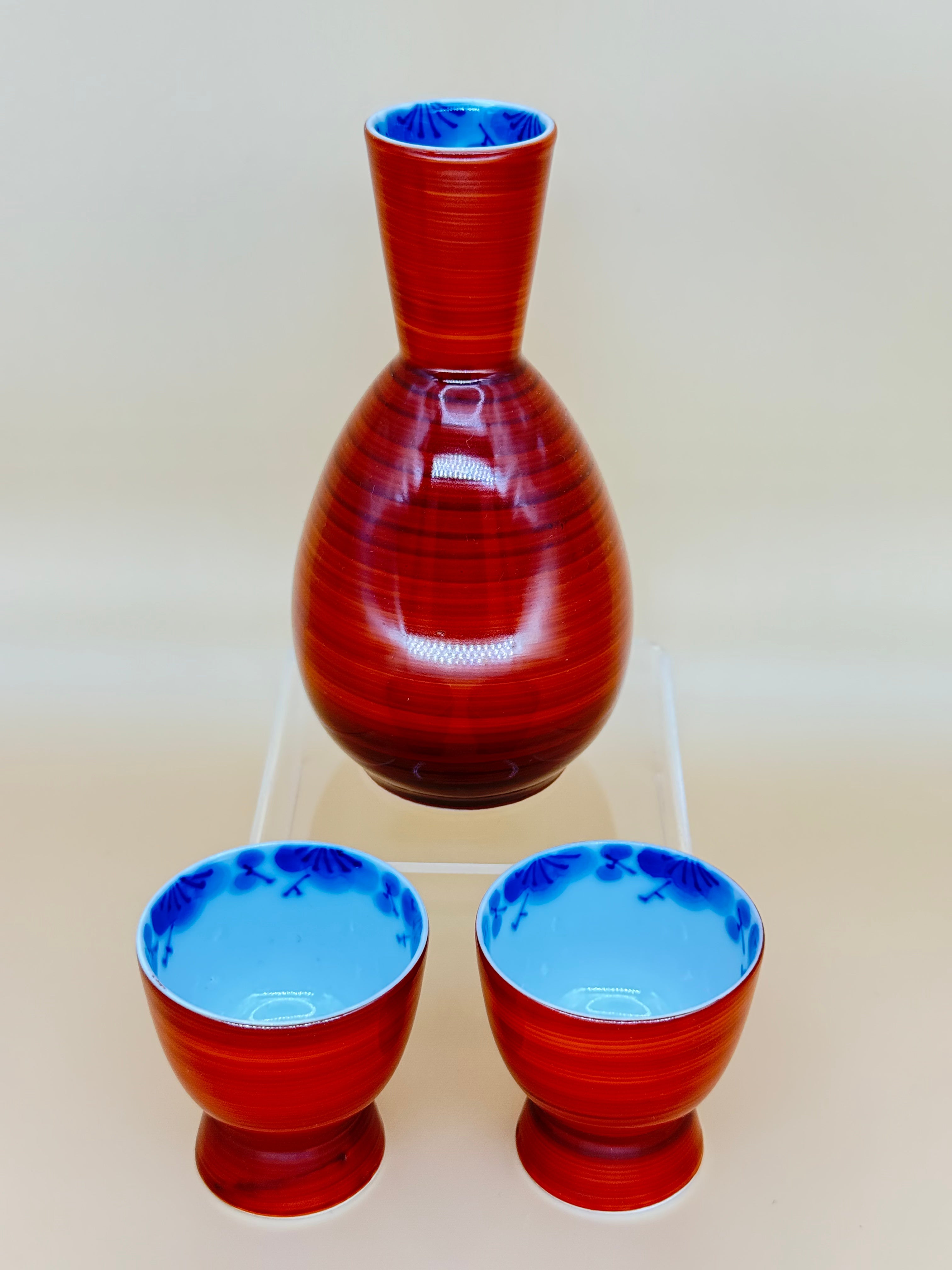 Sake jar set with 2 cups