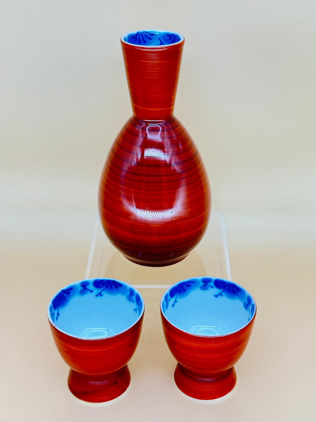 Sake jar set with 2 cups