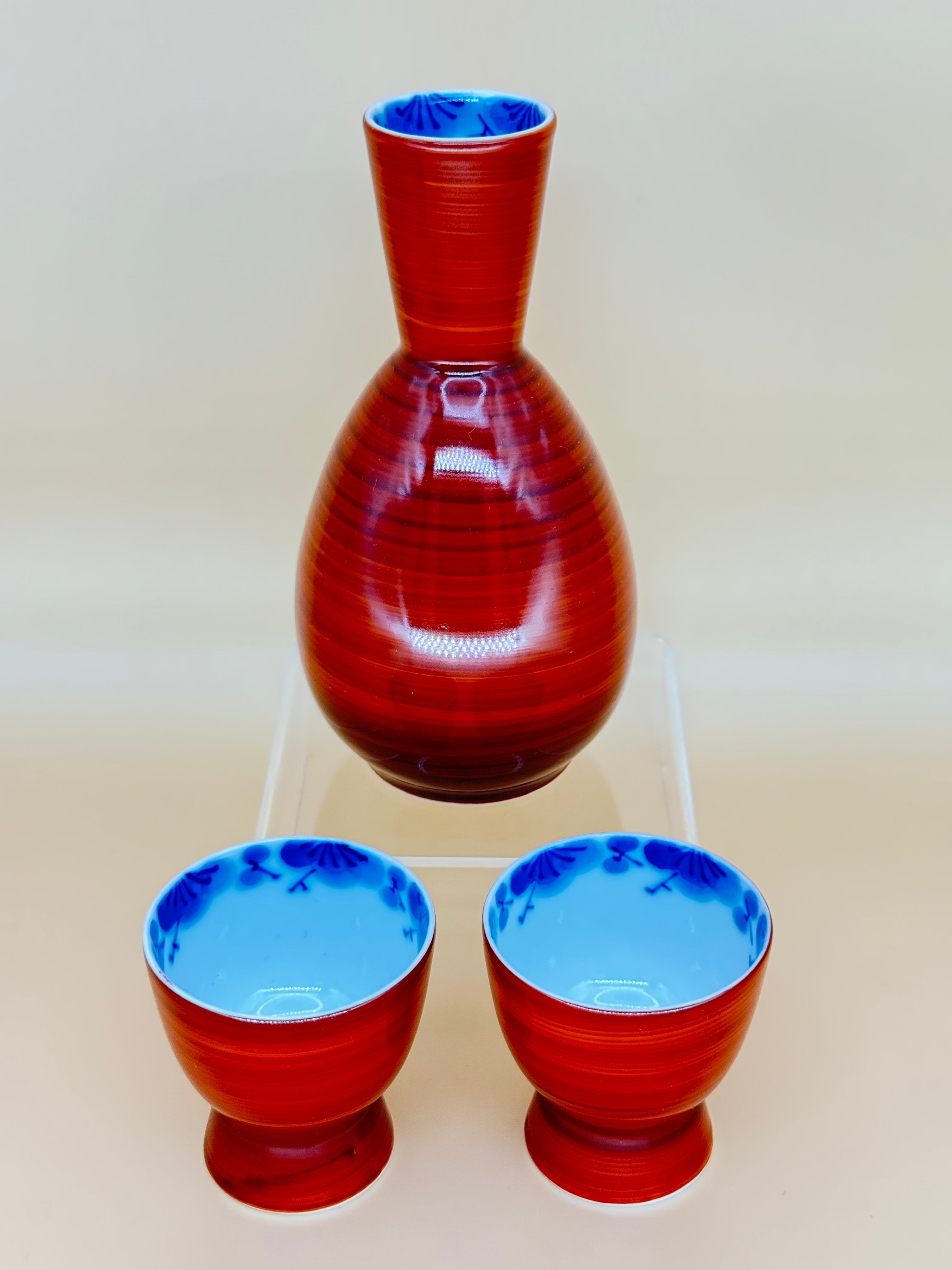 Sake jar set with 2 cups