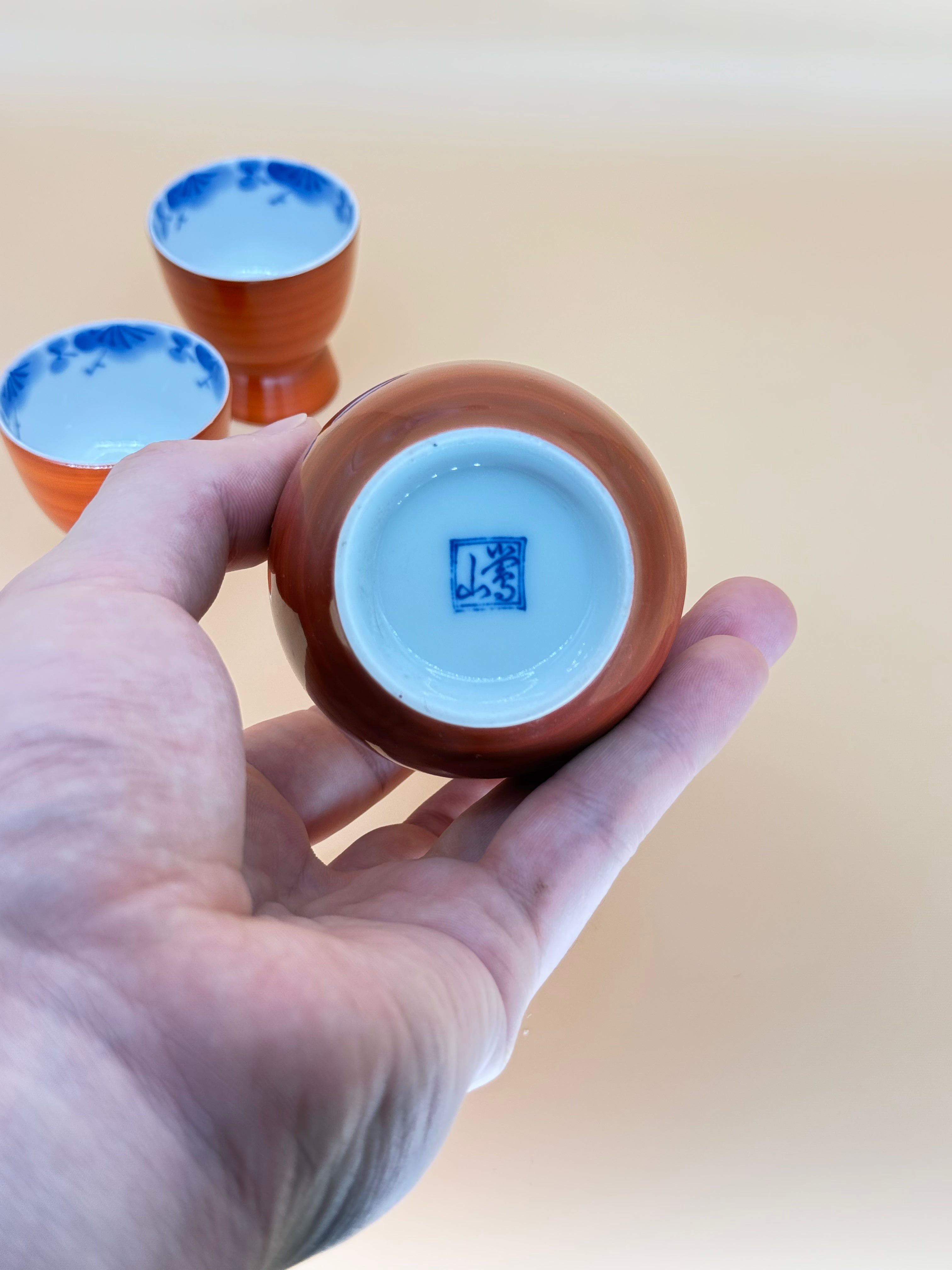 Sake jar set with 2 cups