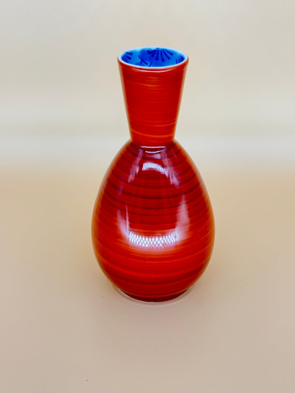 Sake jar set with 2 cups