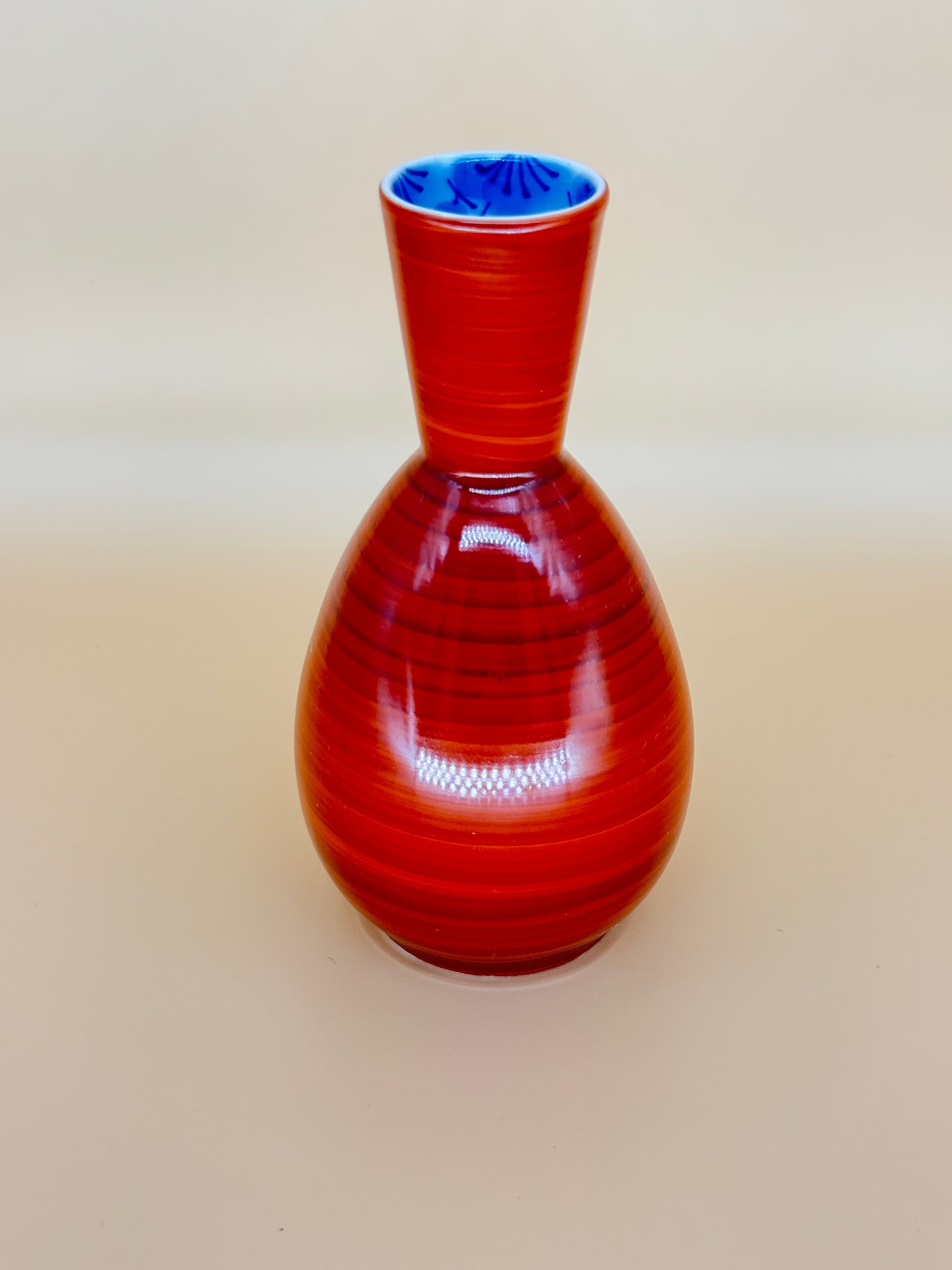 Sake jar set with 2 cups